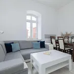 Apartmán Rodzinny O Funkcjonalnym Wnetrzu 700 M Od Stacji Kolejowej By Renters