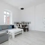 Rodzinny O Funkcjonalnym Wnetrzu 700 M Od Stacji Kolejowej By Renters * Kolobřeh