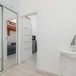 Apartmán Rodzinny O Funkcjonalnym Wnetrzu 700 M Od Stacji Kolejowej By Renters