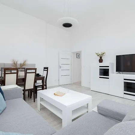 Apartman Rodzinny O Funkcjonalnym Wnetrzu 700 M Od Stacji Kolejowej By Renters Kołobrzeg