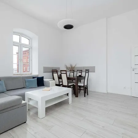 Rodzinny O Funkcjonalnym Wnetrzu 700 M Od Stacji Kolejowej By Renters * Колобжег