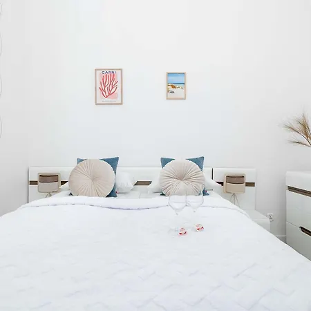 Rodzinny O Funkcjonalnym Wnetrzu 700 M Od Stacji Kolejowej By Renters *