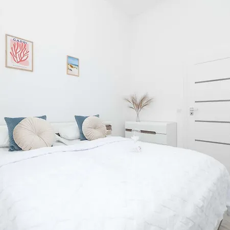 Apartmán Rodzinny O Funkcjonalnym Wnetrzu 700 M Od Stacji Kolejowej By Renters