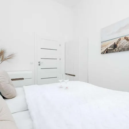 Rodzinny O Funkcjonalnym Wnetrzu 700 M Od Stacji Kolejowej By Renters Kolobřeh