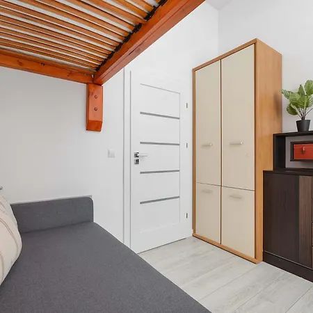Rodzinny O Funkcjonalnym Wnetrzu 700 M Od Stacji Kolejowej By Renters