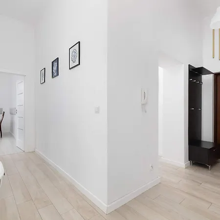 Rodzinny O Funkcjonalnym Wnetrzu 700 M Od Stacji Kolejowej By Renters Апартаменты *