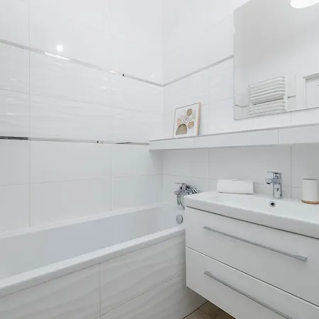 Апартаменты Rodzinny O Funkcjonalnym Wnetrzu 700 M Od Stacji Kolejowej By Renters Колобжег