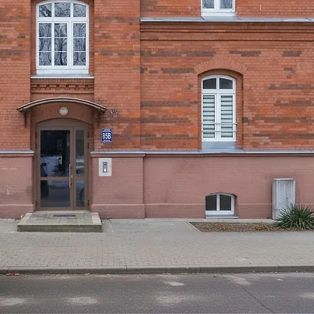 Rodzinny O Funkcjonalnym Wnetrzu 700 M Od Stacji Kolejowej By Renters Апартаменты *
