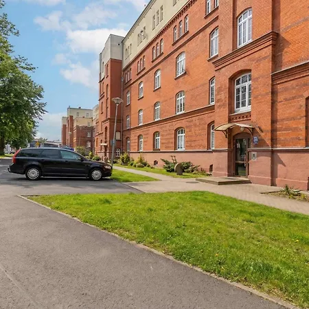 Apartman Rodzinny O Funkcjonalnym Wnetrzu 700 M Od Stacji Kolejowej By Renters *